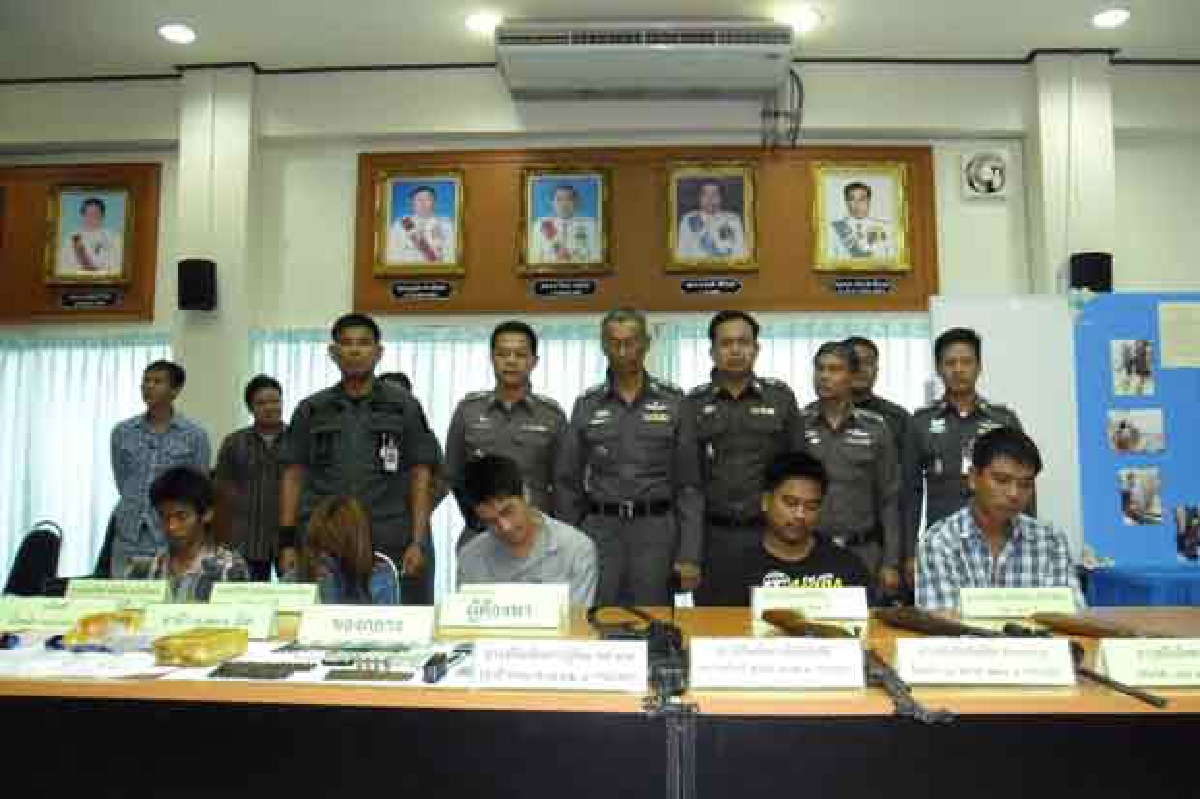 ตำรวจชุมพรจับแก๊งค้ายายึดปืน ตำรวจชุมพรจับแก๊งค้ายายึดปืน