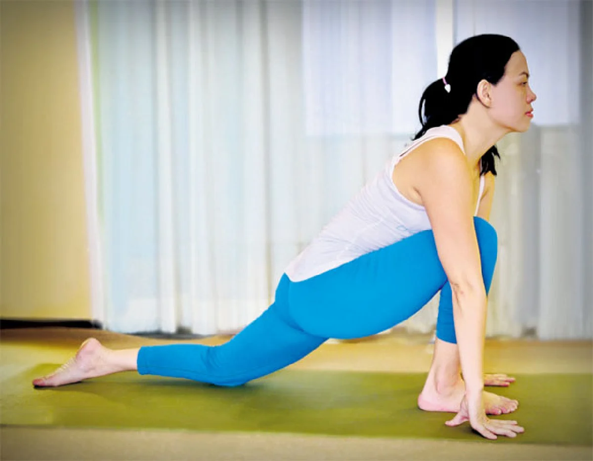 ท่า Low Lunge ยืดด้านข้าง