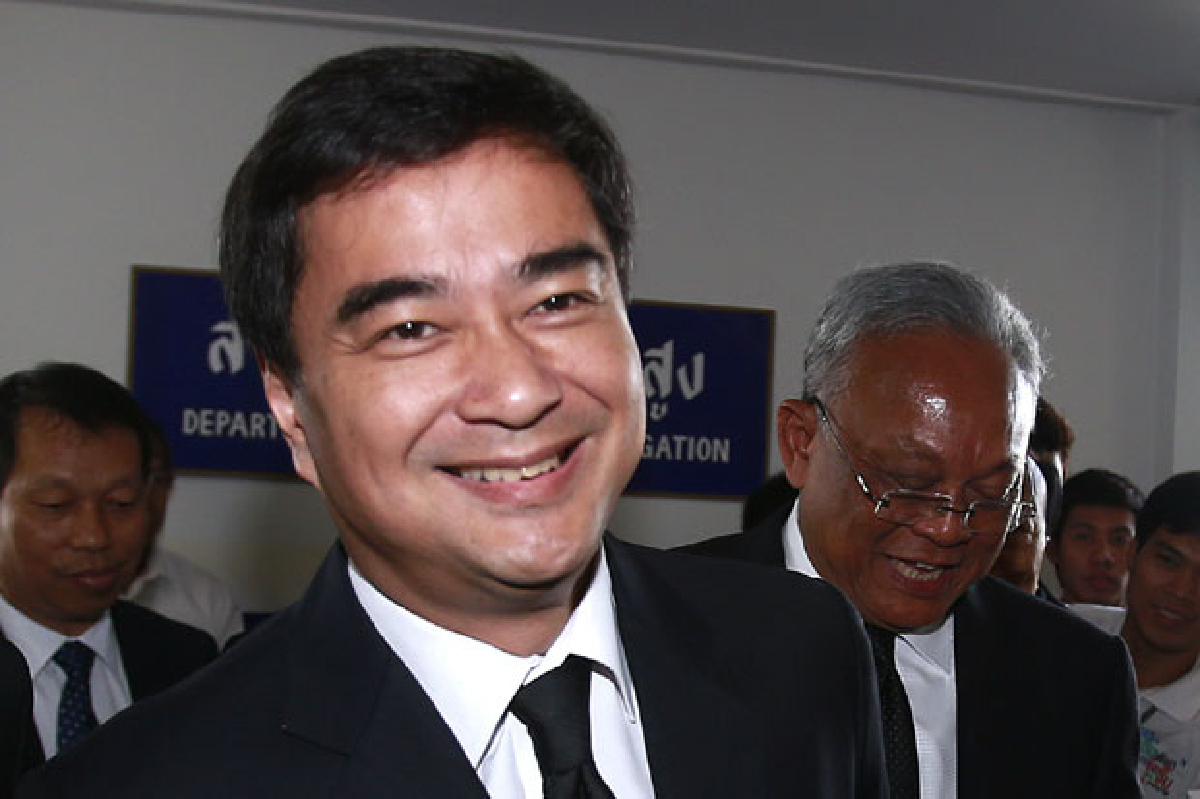 'มาร์ค'ย้ำสมาชิกรัฐสภาไม่รับอำนาจศาลเข้าข่าย'กบฎ' 'มาร์ค'ย้ำสมาชิกรัฐสภาไม่รับอำนาจศาลเข้าข่าย'กบฎ'