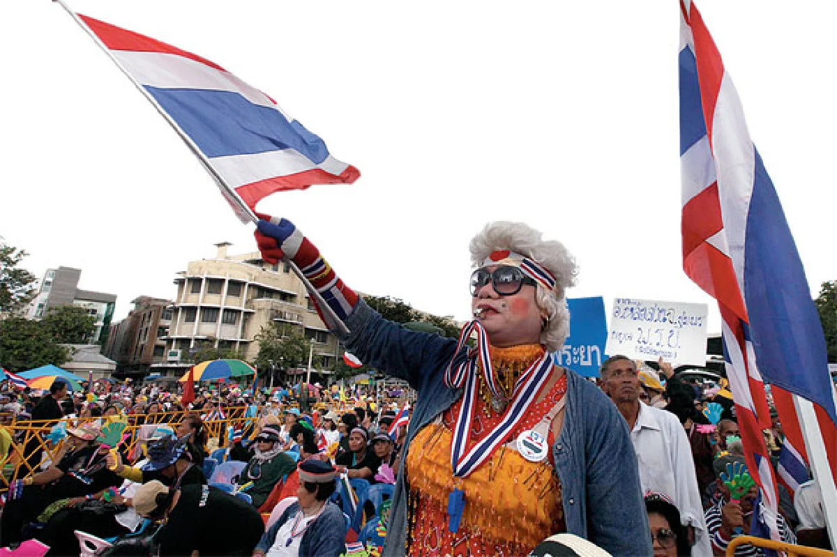 มีสุขท่ามกลางบรรยากาศขัดแย้ง
