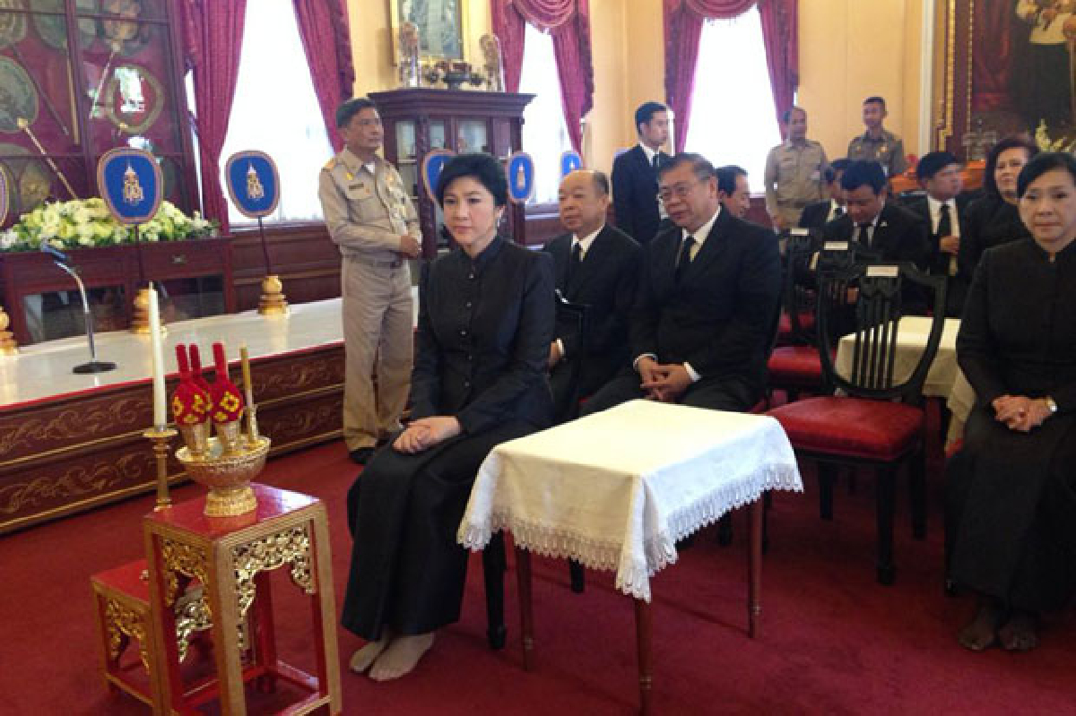 ยิ่งลักษณ์นำครม.บำเพ็ญกุศลพระศพสมเด็จพระสังฆราชฯ ยิ่งลักษณ์นำครม.บำเพ็ญกุศลพระศพสมเด็จพระสังฆราชฯ