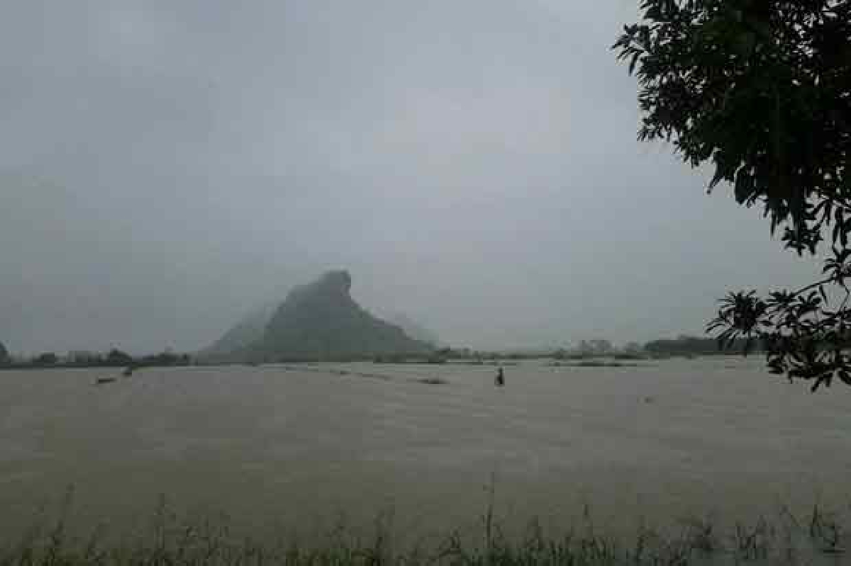 ฝนถล่มใต้หลายจังหวัดเสี่ยงจมน้ำท่วม ฝนถล่มใต้หลายจังหวัดเสี่ยงจมน้ำท่วม