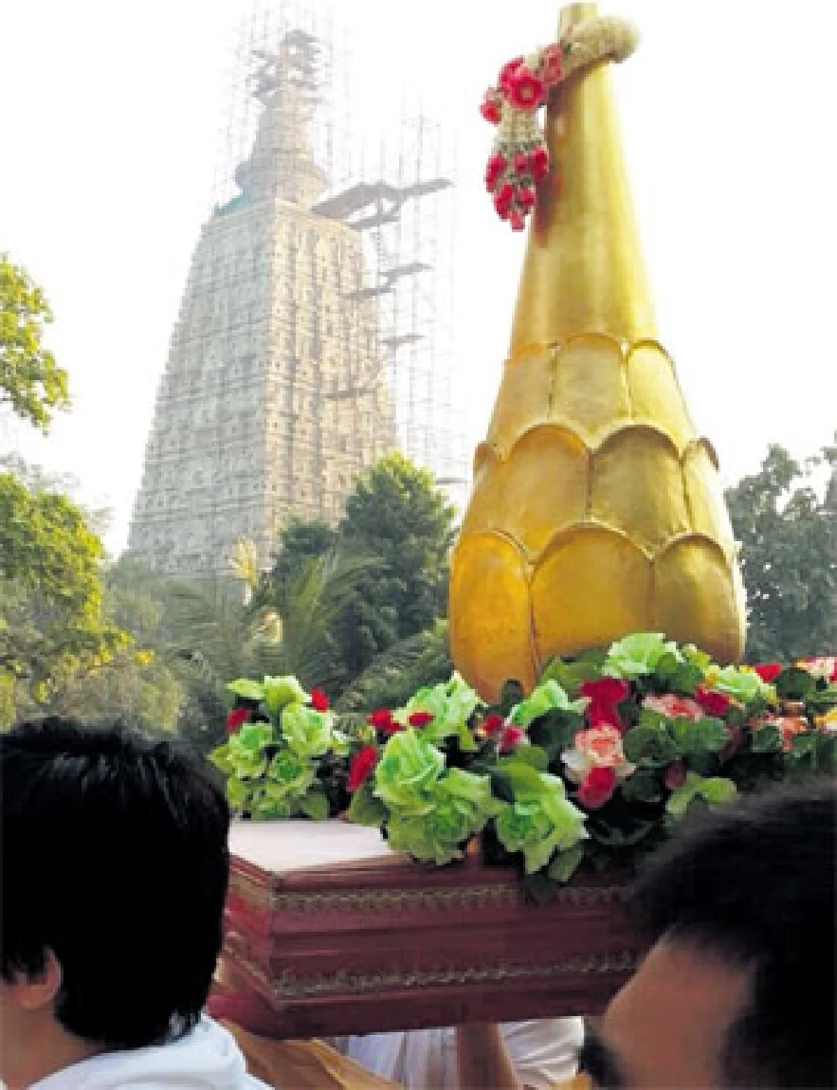 อร่ามเรืองรอง...ฉัตรทองคำ ณ ยอดมหาโพธิเจดีย์พุทธคยา