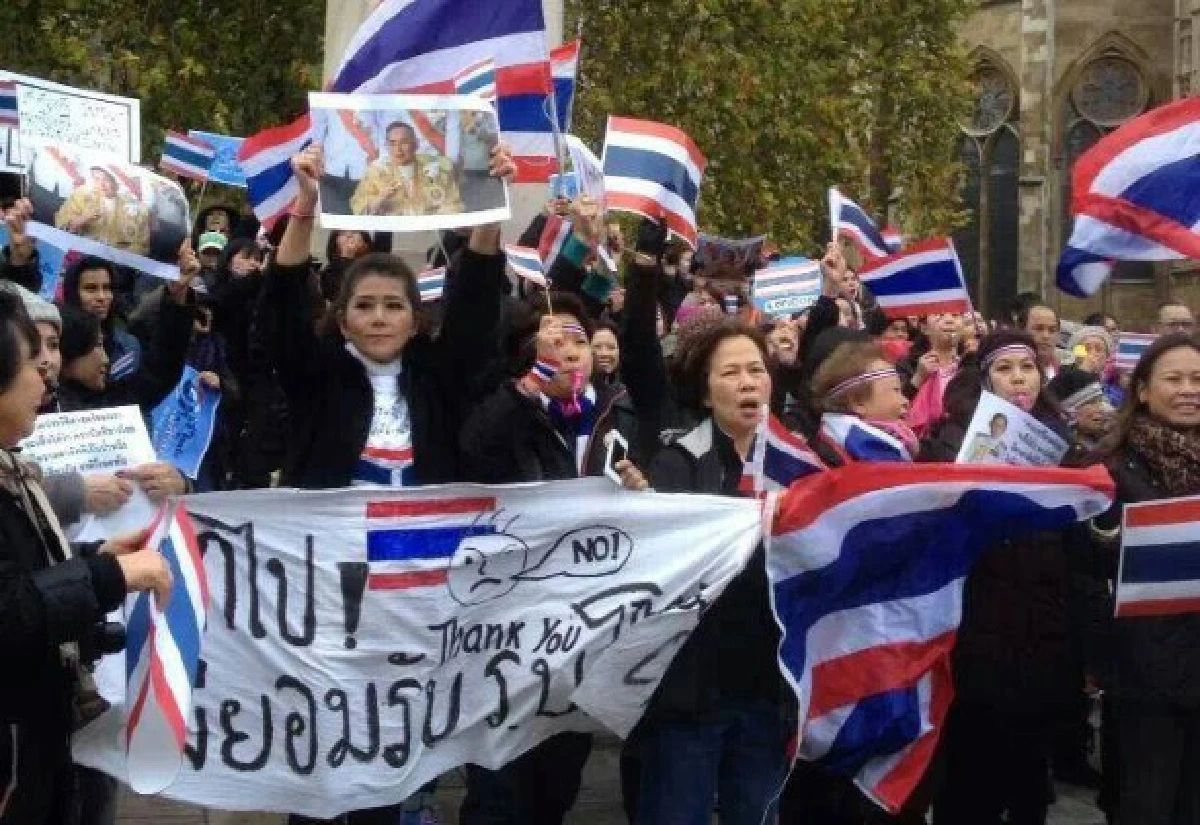 คนไทยในลอนดอนแสดงพลังต้านระบอบทักษิณ