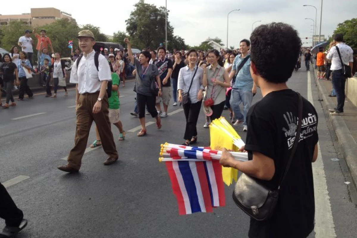 "ผู้ค้ายิ้ม"ม็อบหนุน-ยอดขายพุ่ง