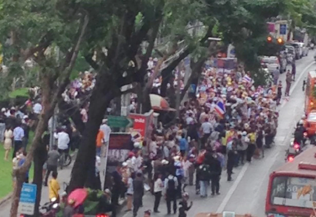 อดีตปลัดคลังร่วมชุมนุมหน้าช่อง5