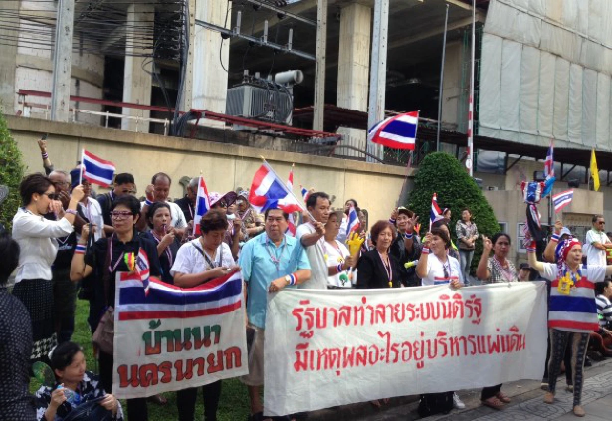 อดีตปลัดคลังร่วมชุมนุมหน้าช่อง5