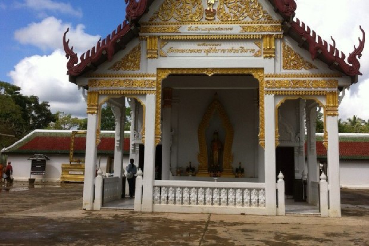 กู้น้ำท่วมพระบรมธาตุไชยาแห้งแล้ว กู้น้ำท่วมพระบรมธาตุไชยาแห้งแล้ว