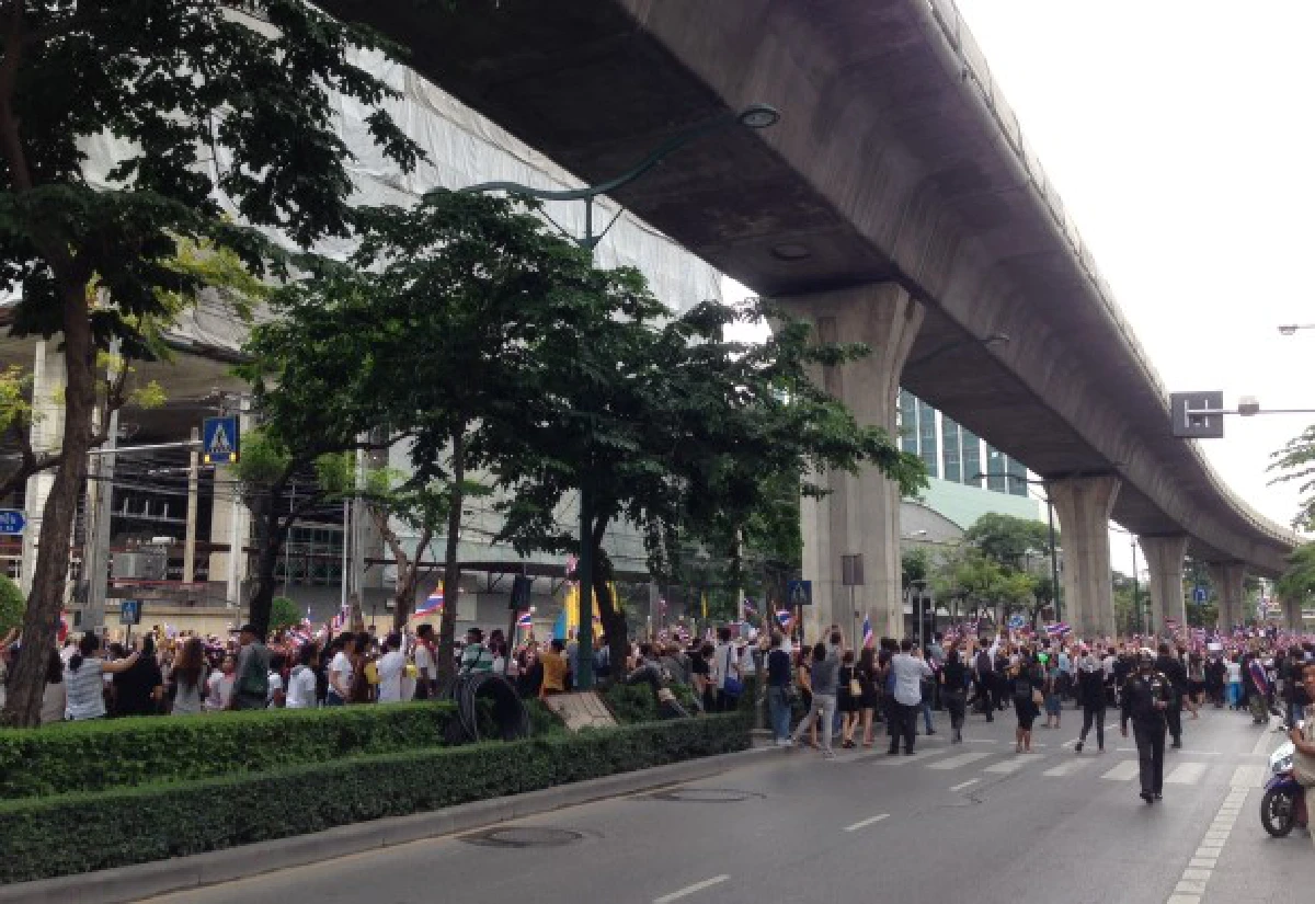 อดีตปลัดคลังร่วมชุมนุมหน้าช่อง5