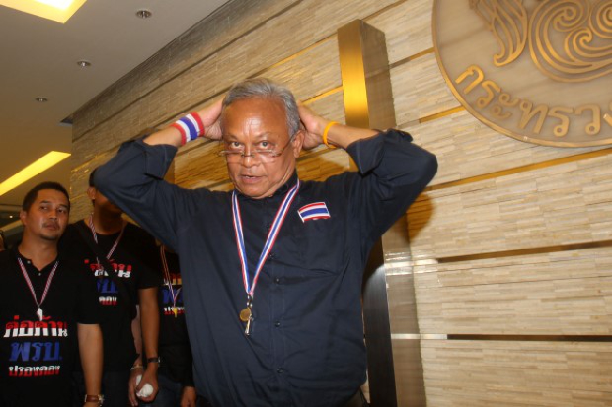 ทนายสุเทพจ่อยื่นอุทธรณ์หมายจับ ทนายสุเทพจ่อยื่นอุทธรณ์หมายจับ