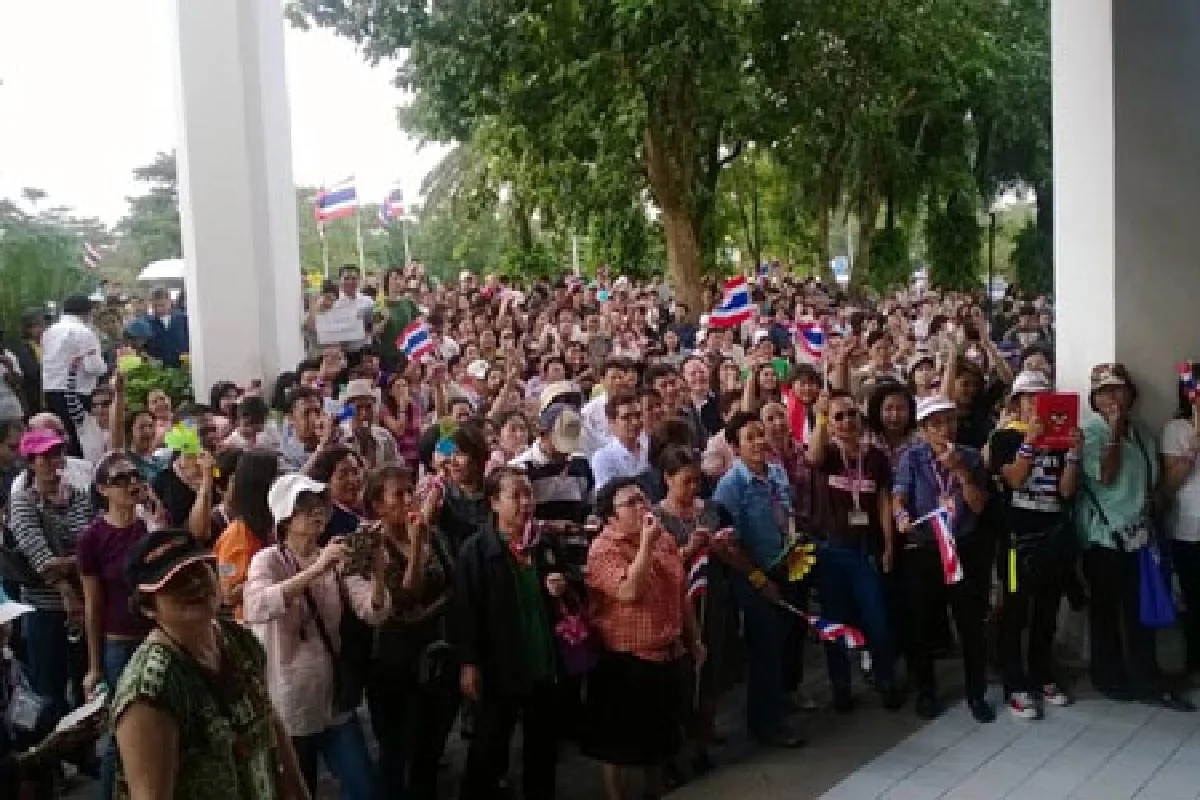 หมอจักรธรรมไฮปาร์คให้กำลังใจม็อบหน้าสธ.