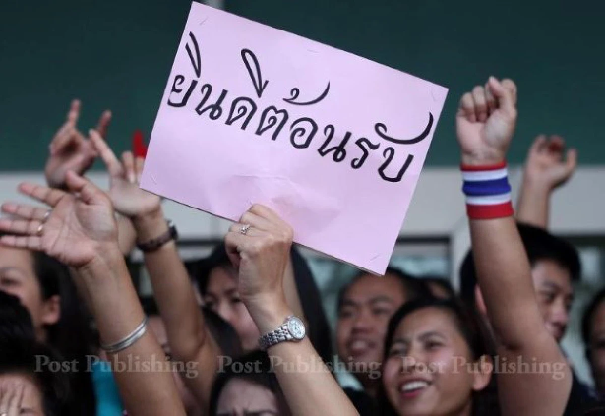 "สุเทพ"นำมวลชนค้างคืนศูนย์ราชการ