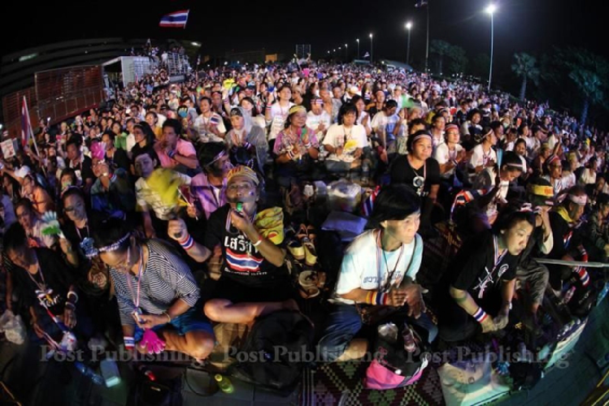 Suthep: Govt falls by Sunday