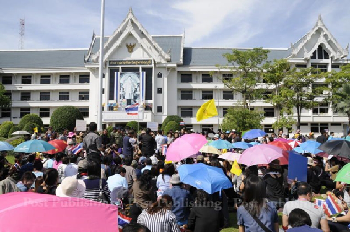 Suthep: Govt falls by Sunday