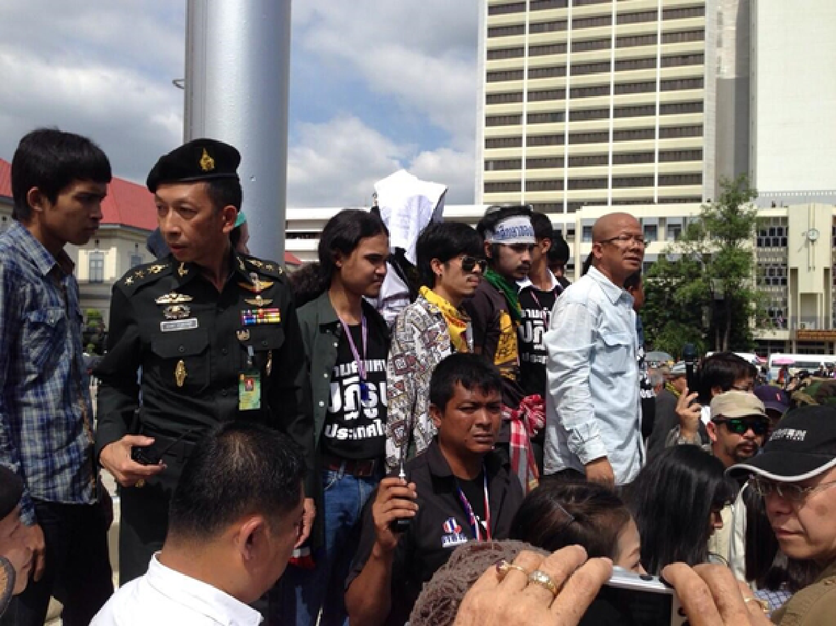 Suthep: Govt falls by Sunday