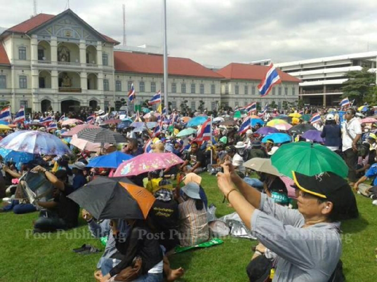 Suthep: Govt falls by Sunday