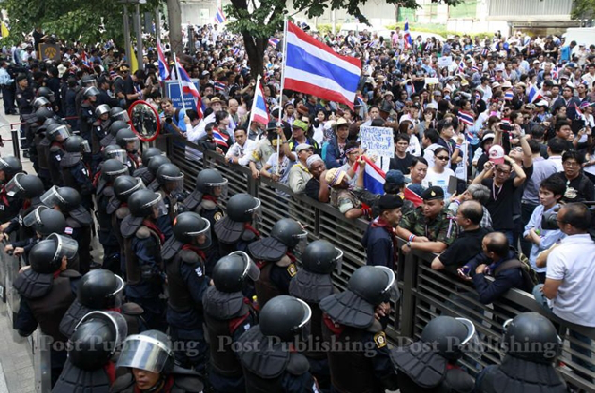 Suthep: Govt falls by Sunday