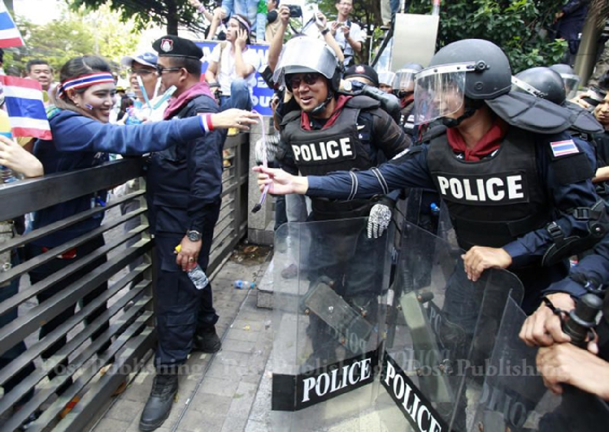 Suthep: Govt falls by Sunday