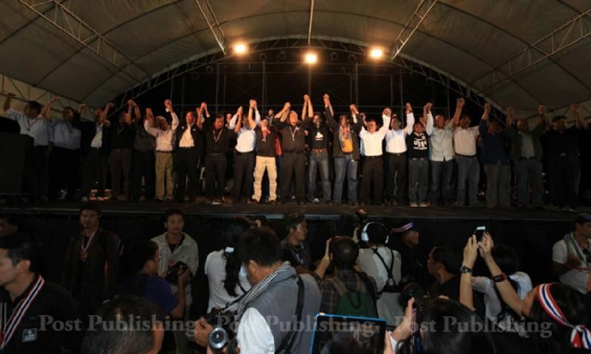 Suthep: Govt falls by Sunday