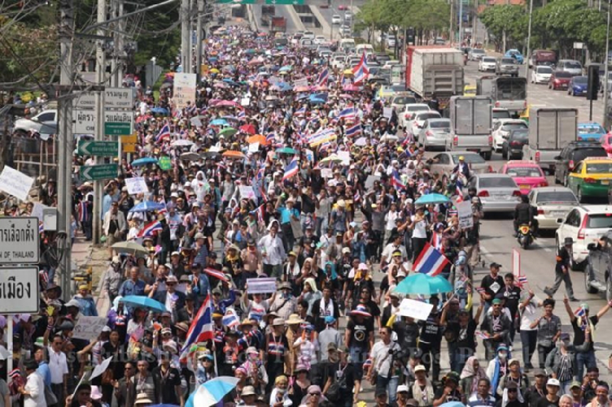Suthep: Govt falls by Sunday