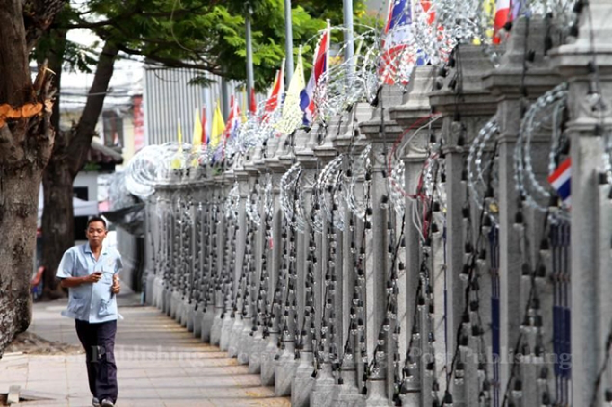 Suthep: Govt falls by Sunday