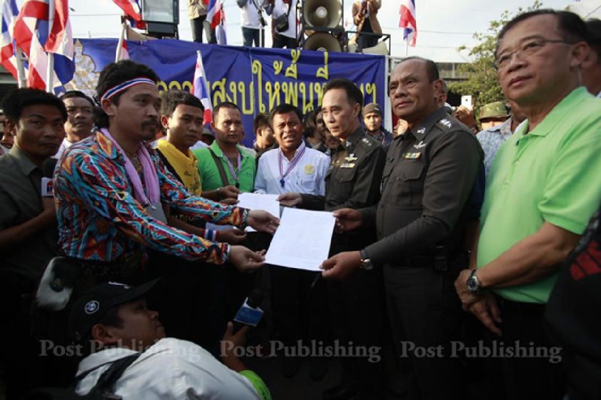 Suthep: Govt falls by Sunday
