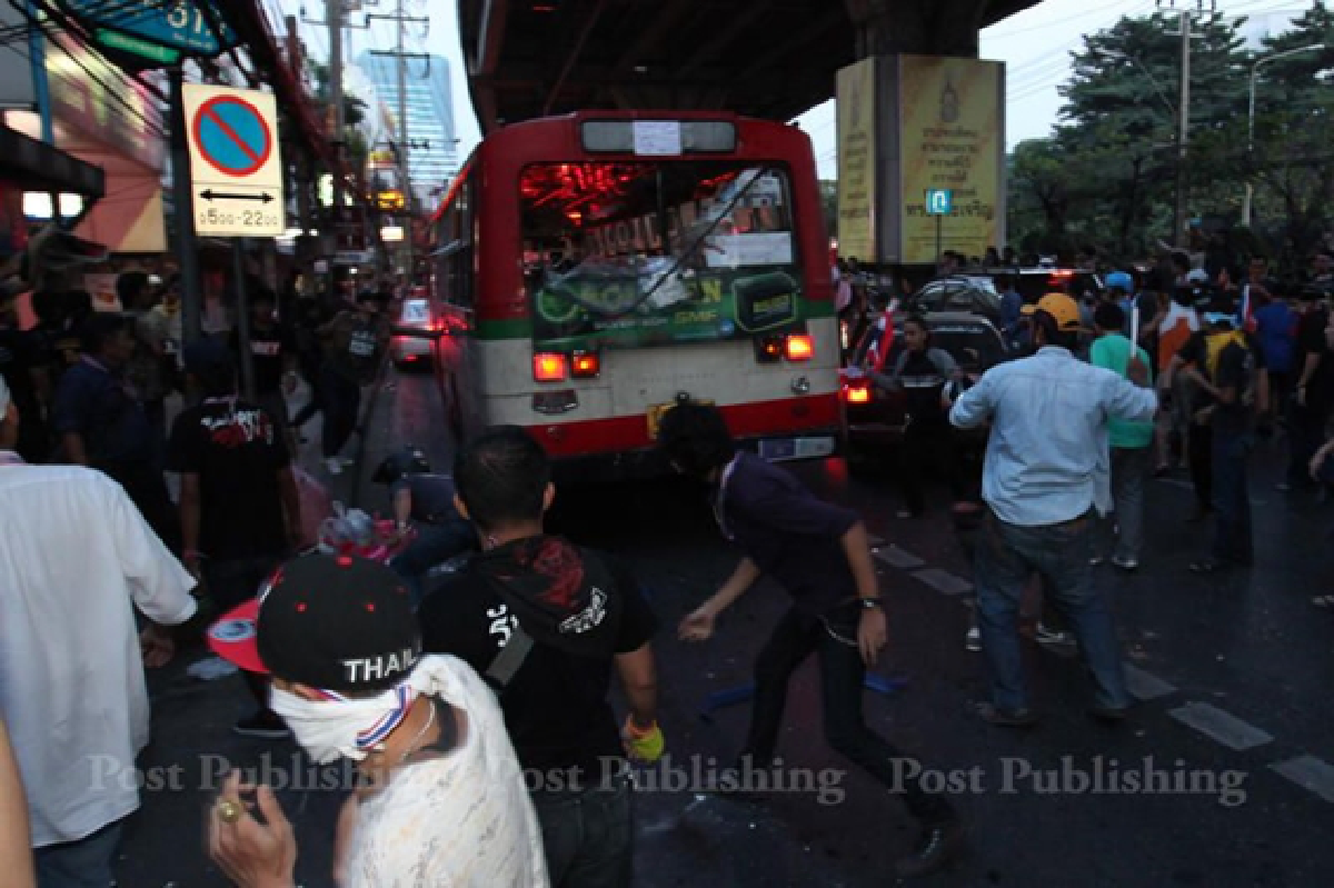Suthep: Govt falls by Sunday