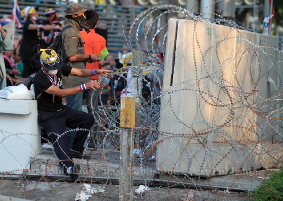 Suthep: Govt falls by Sunday