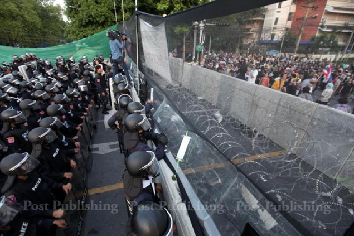 Suthep: Govt falls by Sunday