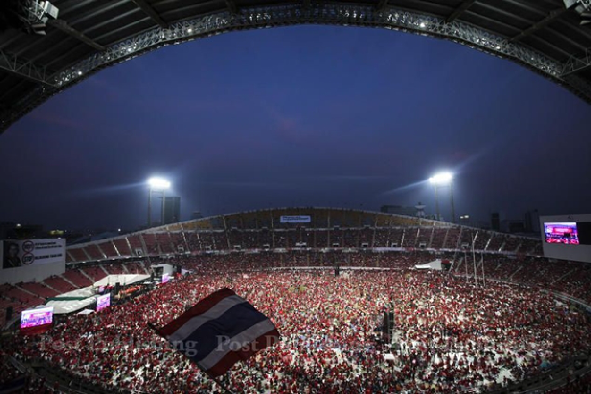 Suthep: Govt falls by Sunday