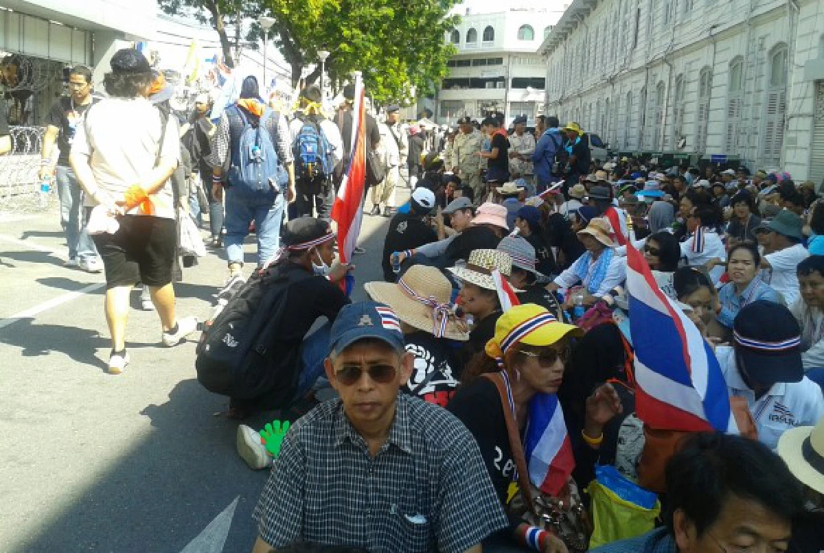 ม็อบเชิญอส.ออกจากกระทรวงมหาดไทย