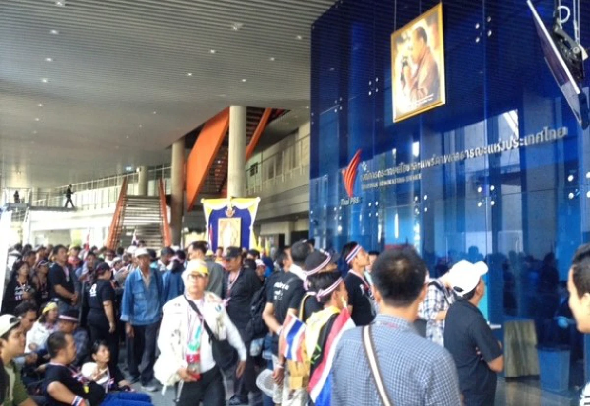 ซูโม่ตู้ร่วมให้กำลังใจม็อบกปปส.