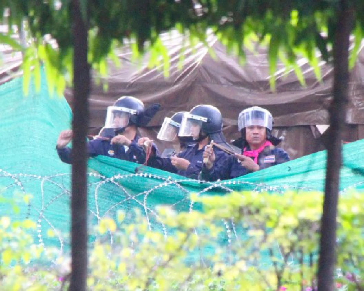 เผยภาพตร.คุมฝูงชนยิงหนังสติ๊กใส่ม็อบ