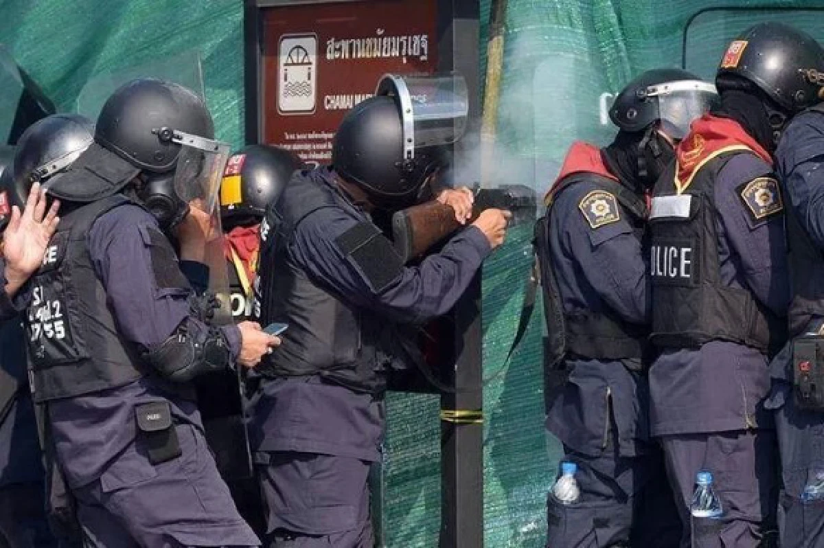 เผยภาพตร.คุมฝูงชนยิงหนังสติ๊กใส่ม็อบ
