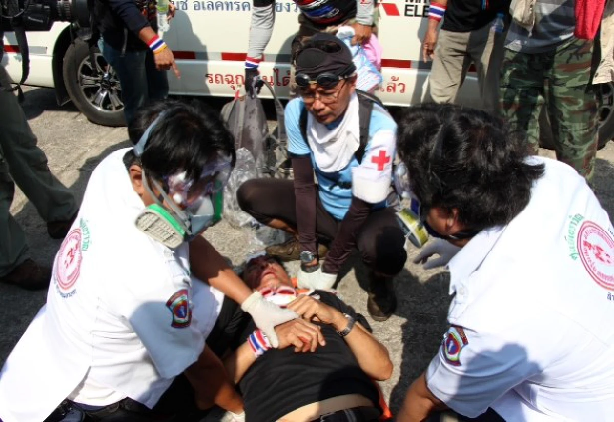 บช.น.ยังเดือดม็อบรุกฝ่าแนวกั้น-ตร.ยิงแก๊สน้ำตาใส่