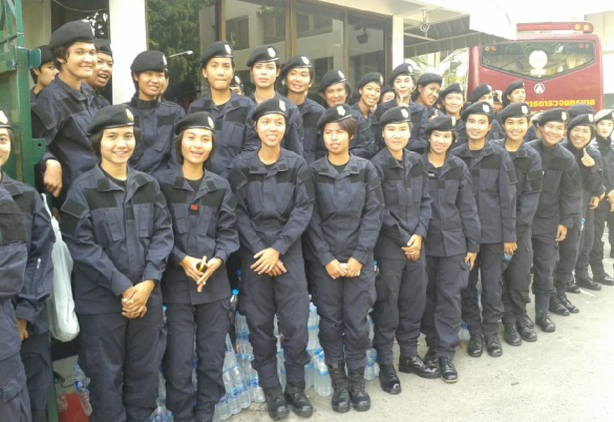 ตร.เปิดแนวกั้นให้ม็อบเข้านครบาล