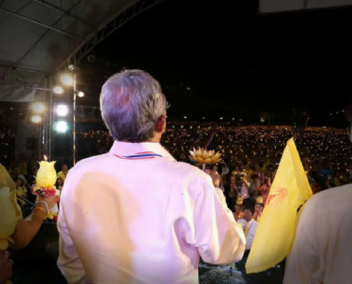 นายกฯนำจุดเทียนถวายพระพรชัยมงคล