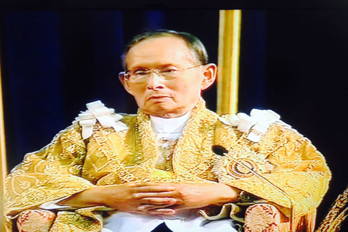 ทรงแนะคนไทยปฏิบัติงานสมหน้าที่เพื่อความมั่นคงชาติ ทรงแนะคนไทยปฏิบัติงานสมหน้าที่เพื่อความมั่นคงชาติ