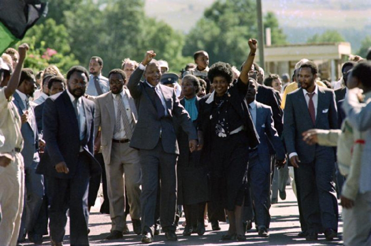 Nelson Mandela dies aged 95