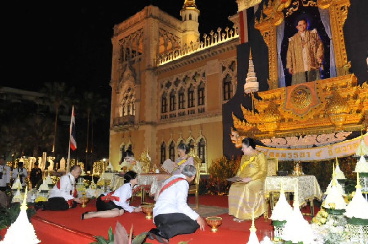 พระเทพฯเสด็จงานสโมสรสันนิบาต
