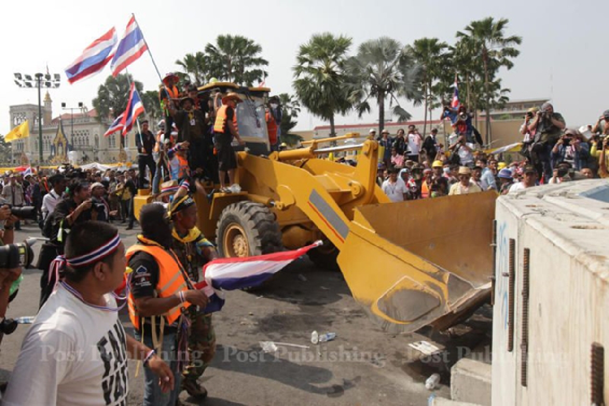 Protests: Marching day, PM dissolves parliament