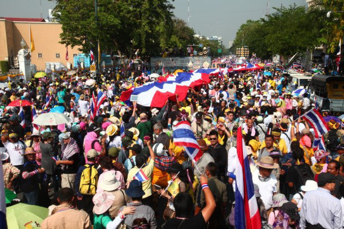 มวลชนปักหลักทำเนียบฯรอสุเทพ มวลชนปักหลักทำเนียบฯรอสุเทพ
