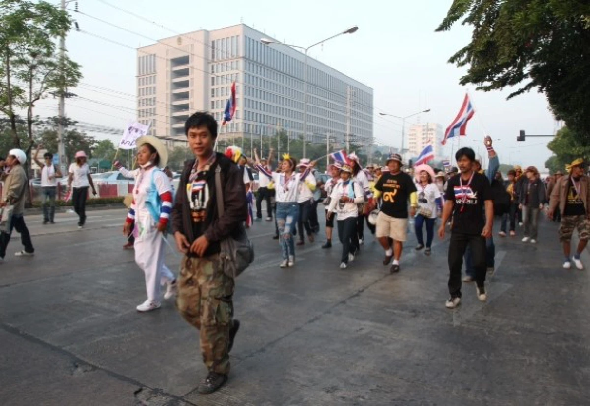 "สุเทพ"นำทัพเคลื่อนขบวนไปทำเนียบฯแล้ว