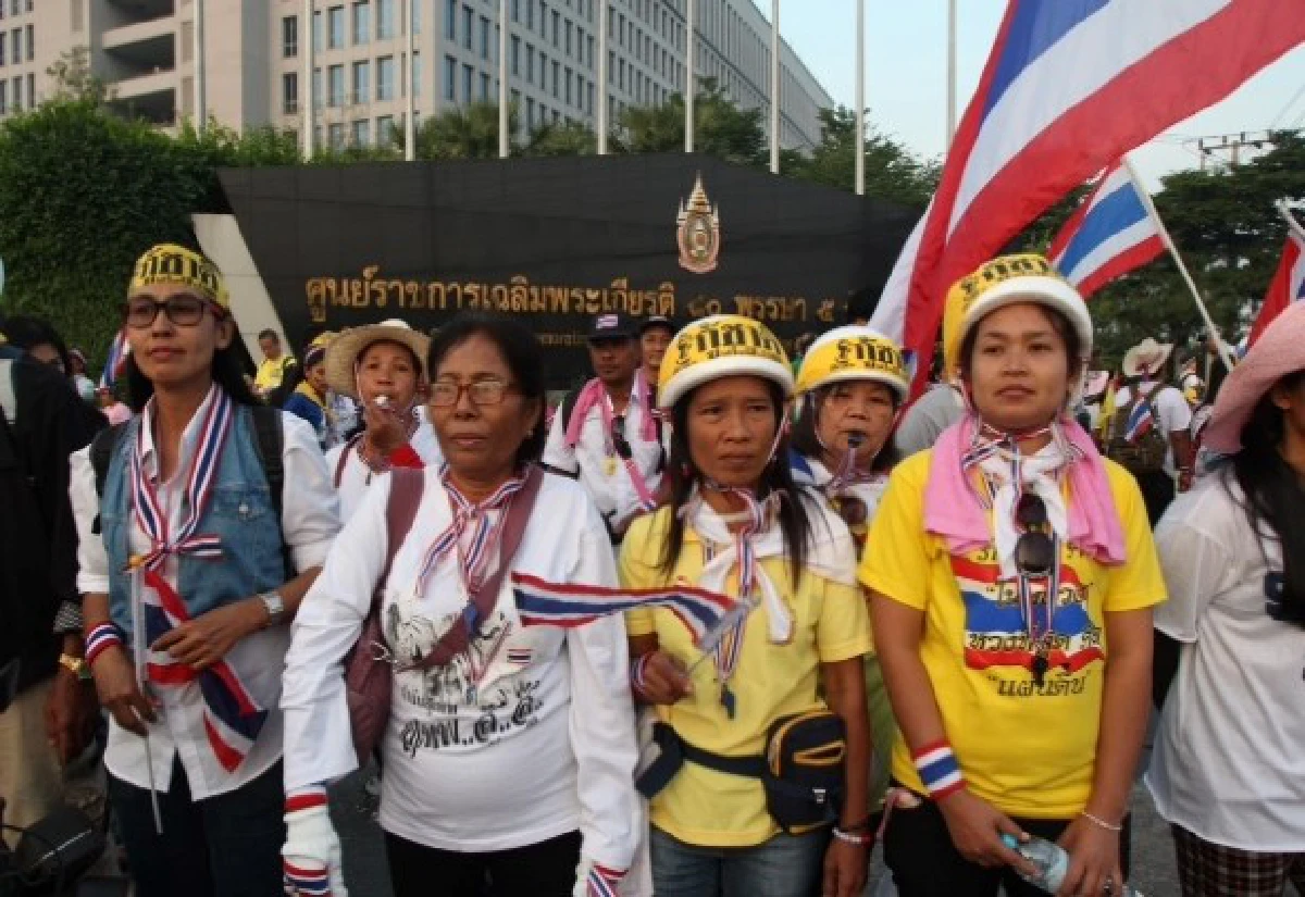 "สุเทพ"นำทัพเคลื่อนขบวนไปทำเนียบฯแล้ว