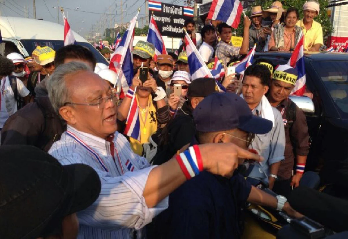 "สุเทพ"นำทัพเคลื่อนขบวนไปทำเนียบฯแล้ว