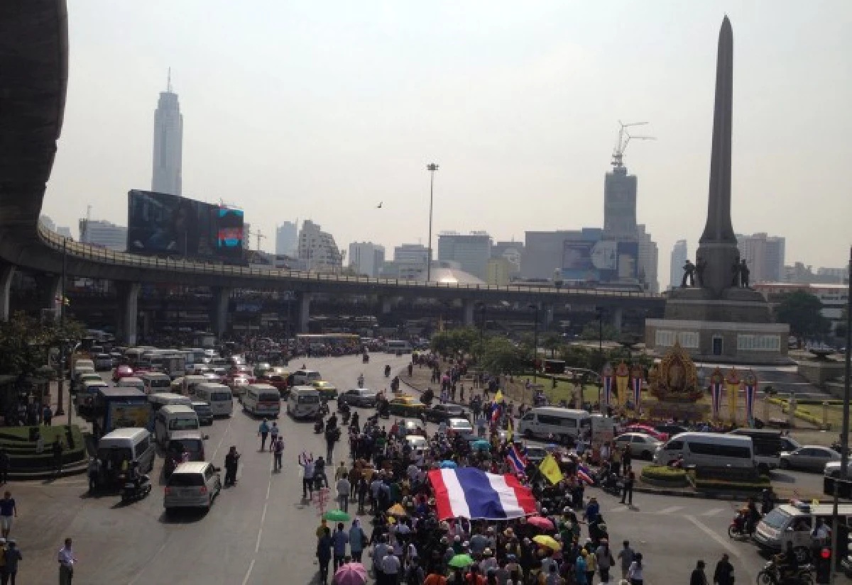 ถาวรนำมวลชนถึงอนุสาวรีย์ชัยฯ