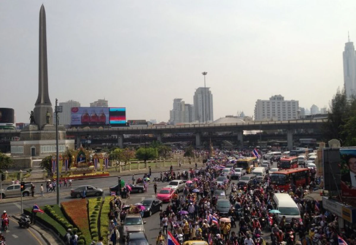 ถาวรนำมวลชนถึงอนุสาวรีย์ชัยฯ