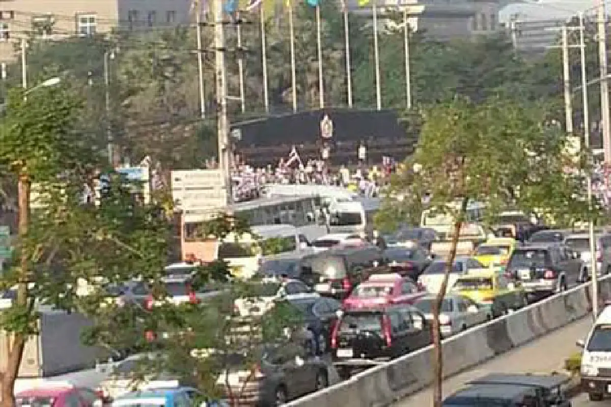 องอาจชวนคนปิดทีวีมาราชดำเนิน