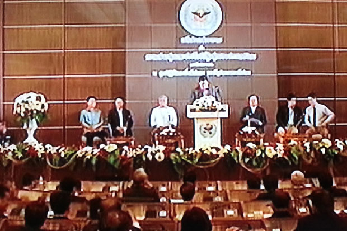 "สุเทพ"จี้ทหารอยู่เคียงข้างประชาชน "สุเทพ"จี้ทหารอยู่เคียงข้างประชาชน