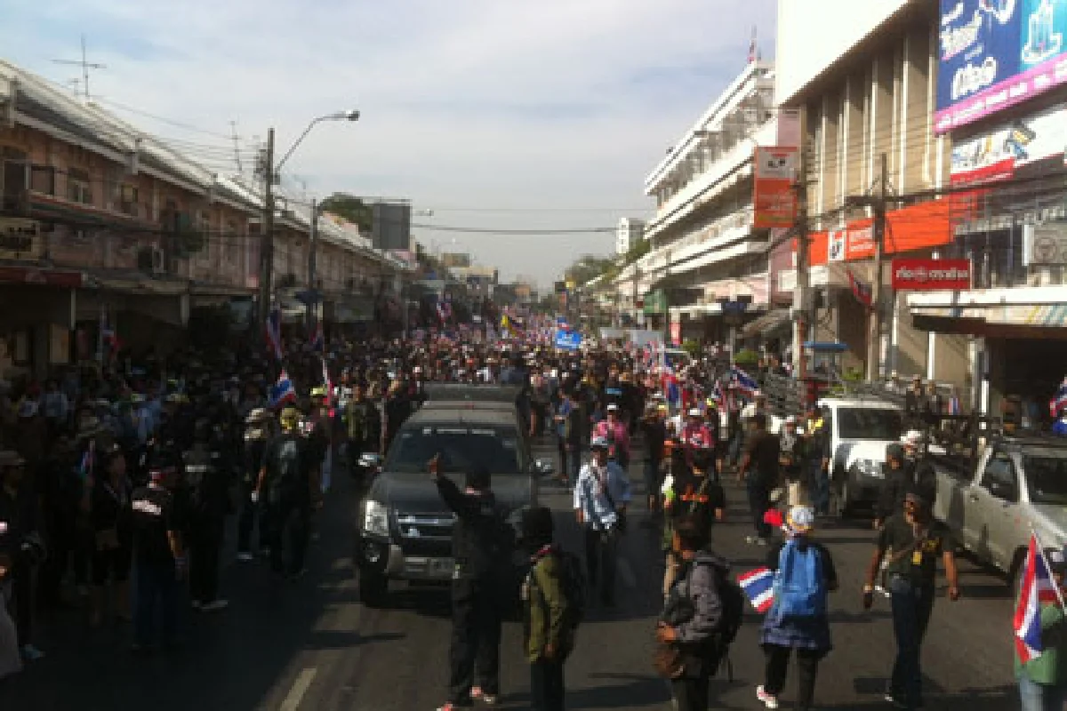 "สุเทพ"นำกปปส.เดินขบวนไล่"ปู"วันที่2